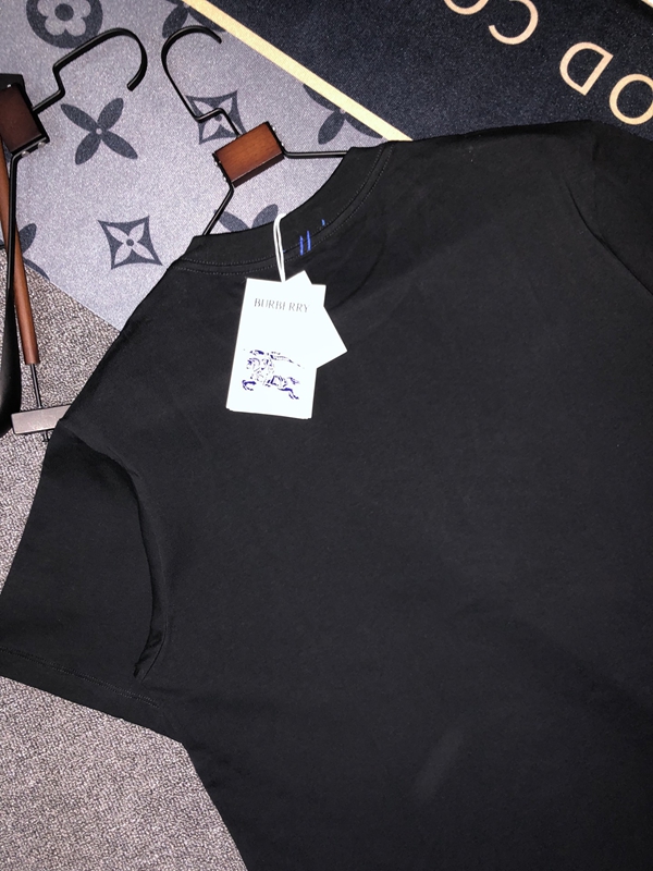 ブランドTシャツ着用イメージ